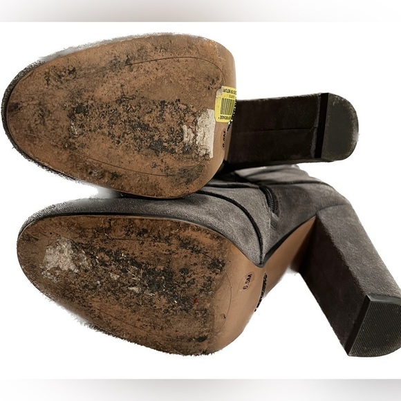 GIANNI BINNI GREY SUEDE BLOCK HEELED BOOTIES WITH TASSEL DETAIL. SIZE 6.5 - Picture 6 of 6